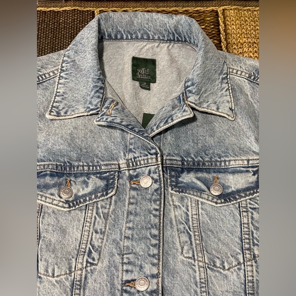 ๐๐Denim Jacket with Button Details XS ๐๐ - Picture 4 of 10